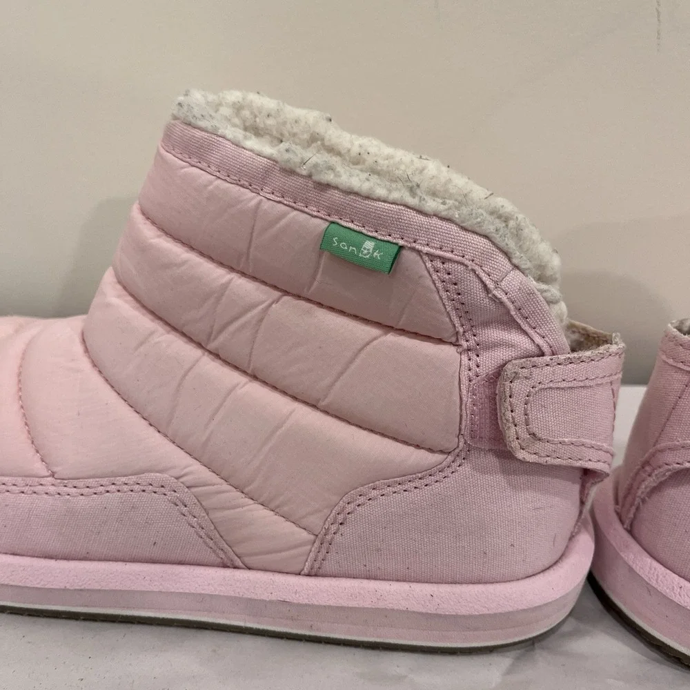 Sanuk Kids Girls' Lil Puffer Fashion Boot Fuzzy Chalk Pink Sz‎ 6 Warm Slippers